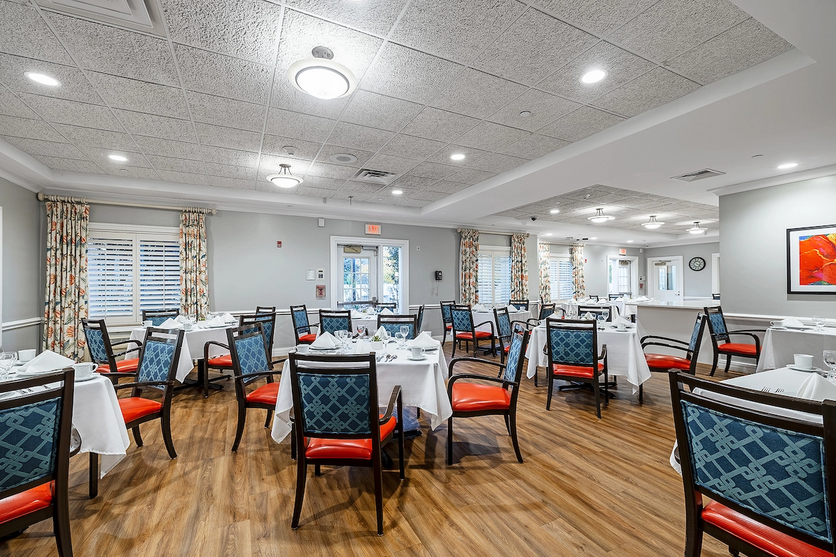 The Bristal at Massapequa_dining room