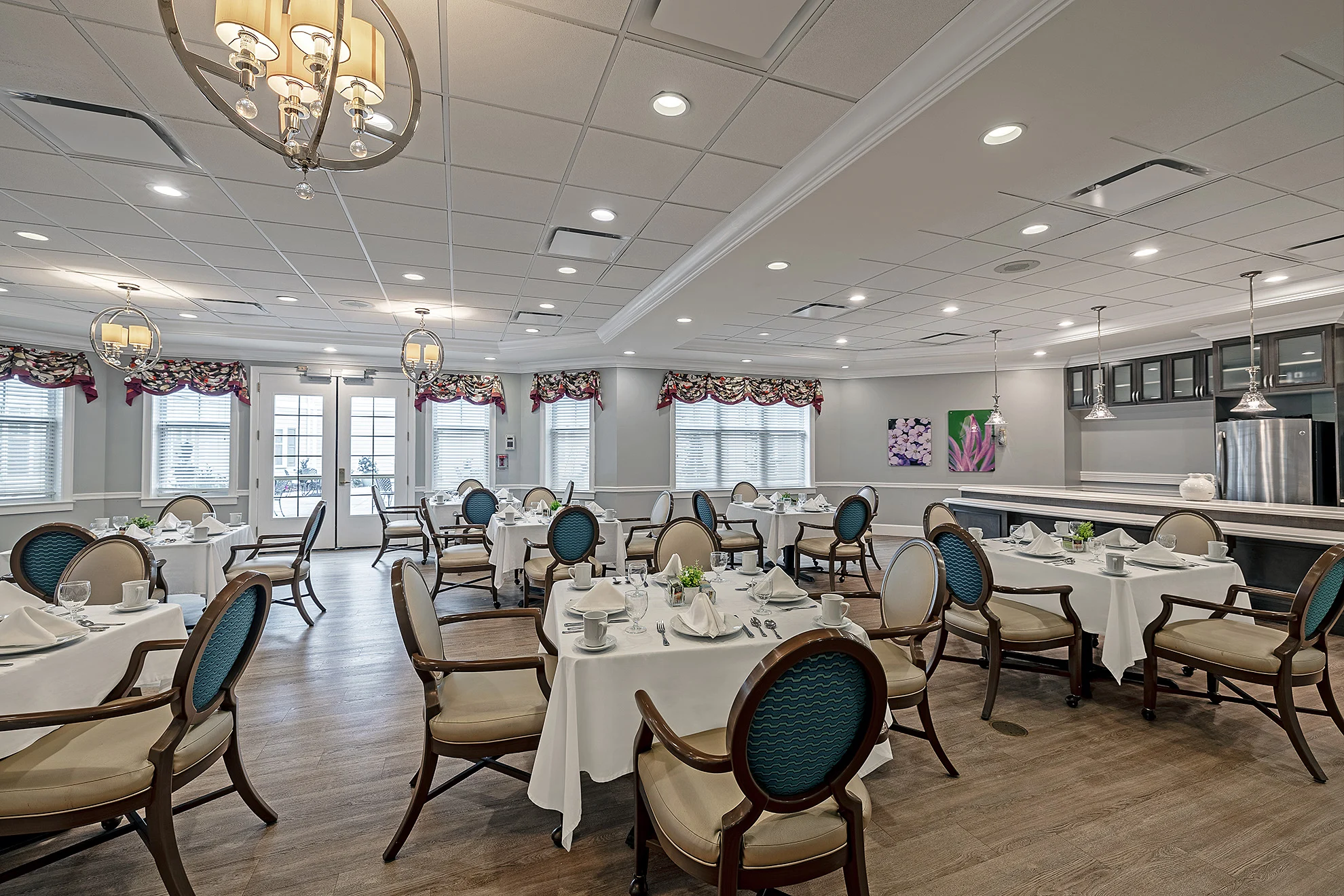 The Bristal at Lake Grove_Private Dining Room